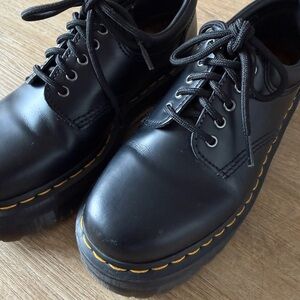 Dr Martens Women’s Quad Shoes size 7